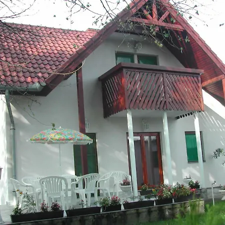 Case de vacanță Beatrix Ueduelohaz Balatonberény