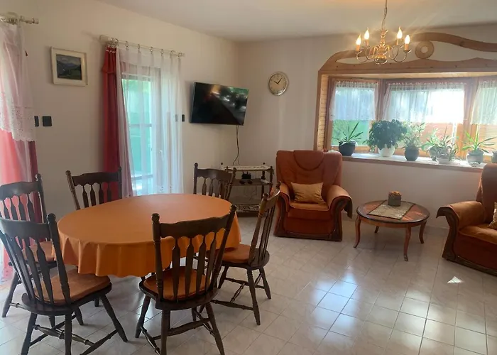 Beatrix Ueduelohaz *